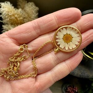 NEW Madewell Gold Daisy Pendant Necklace